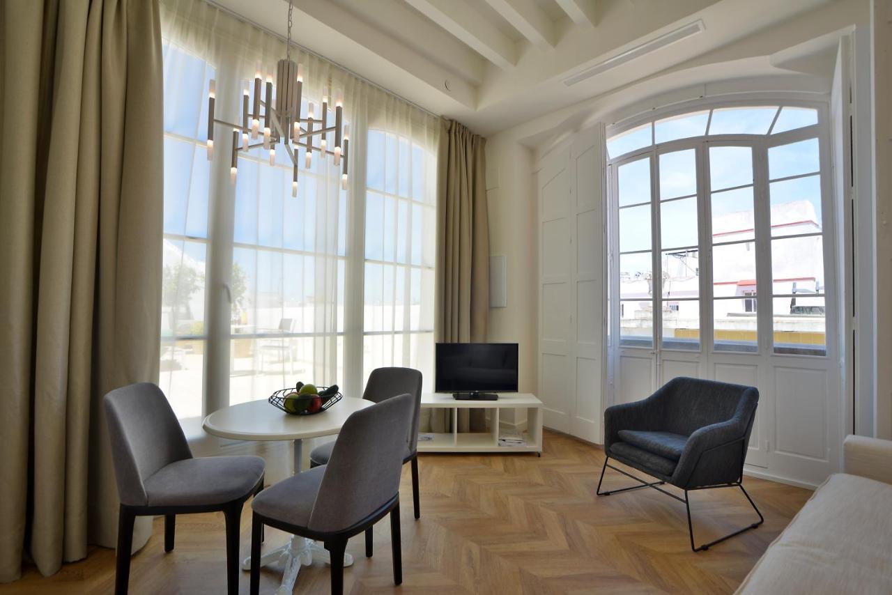 Plaza Mina Suites - Adults Recommended By Luxury Suites Cádiz Exterior foto A living room