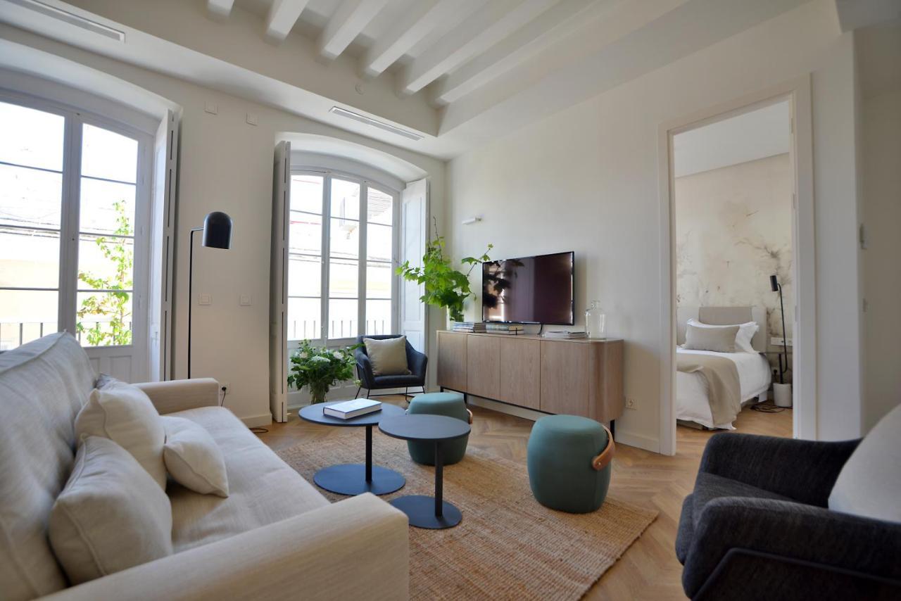 Plaza Mina Suites - Adults Recommended By Luxury Suites Cádiz Exterior foto A living room in Barcelona, Spain