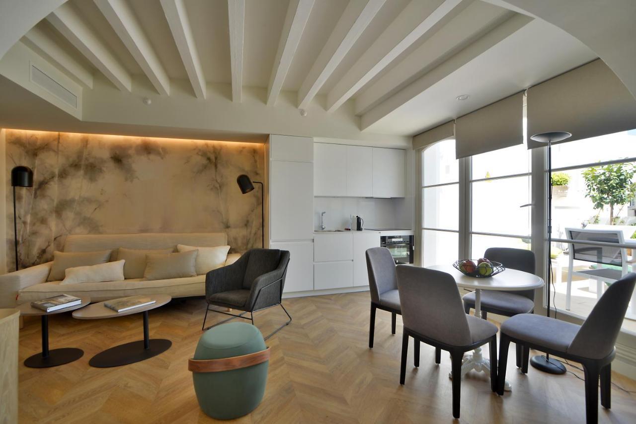 Plaza Mina Suites - Adults Recommended By Luxury Suites Cádiz Exterior foto Interior of the Embassy of Greece in Berlin