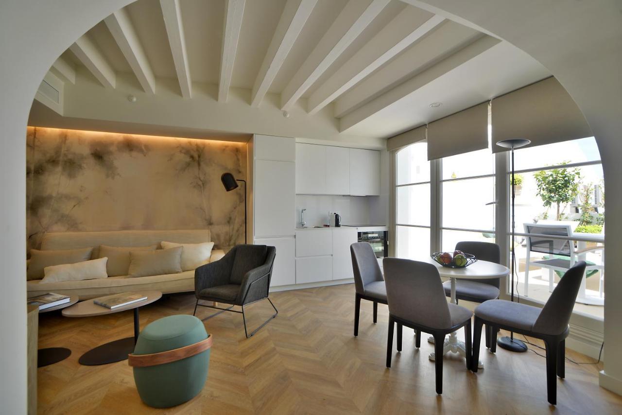 Plaza Mina Suites - Adults Recommended By Luxury Suites Cádiz Exterior foto Interior of a suite at the hotel