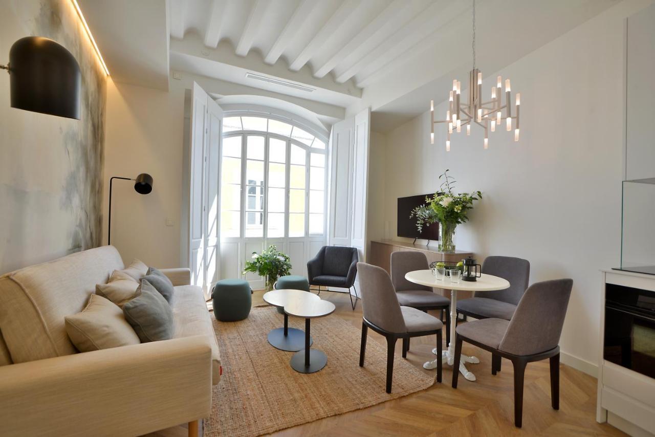 Plaza Mina Suites - Adults Recommended By Luxury Suites Cádiz Exterior foto A living room