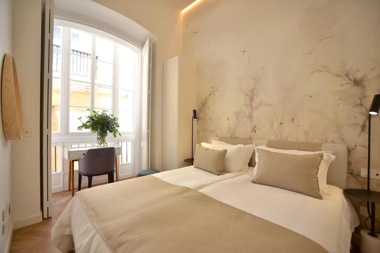 Plaza Mina Suites - Adults Recommended By Luxury Suites Cádiz Exterior foto A room at Hotel 1888