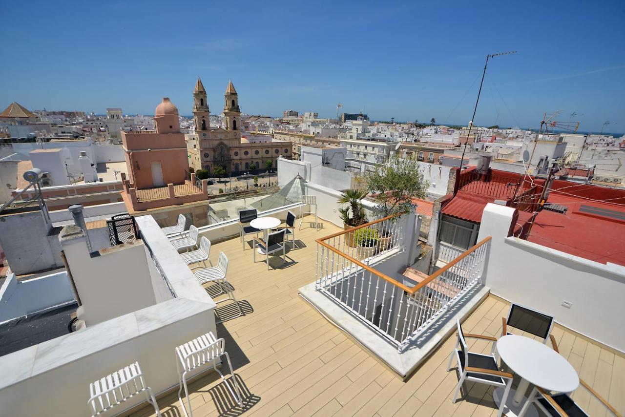 Plaza Mina Suites - Adults Recommended By Luxury Suites Cádiz Exterior foto A typical rooftop in Seville