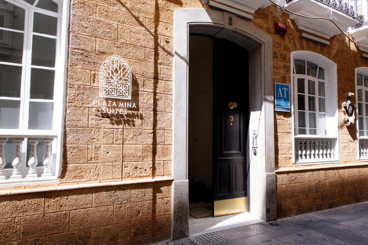 Plaza Mina Suites - Adults Recommended By Luxury Suites Cádiz Exterior foto The entrance of the hotel