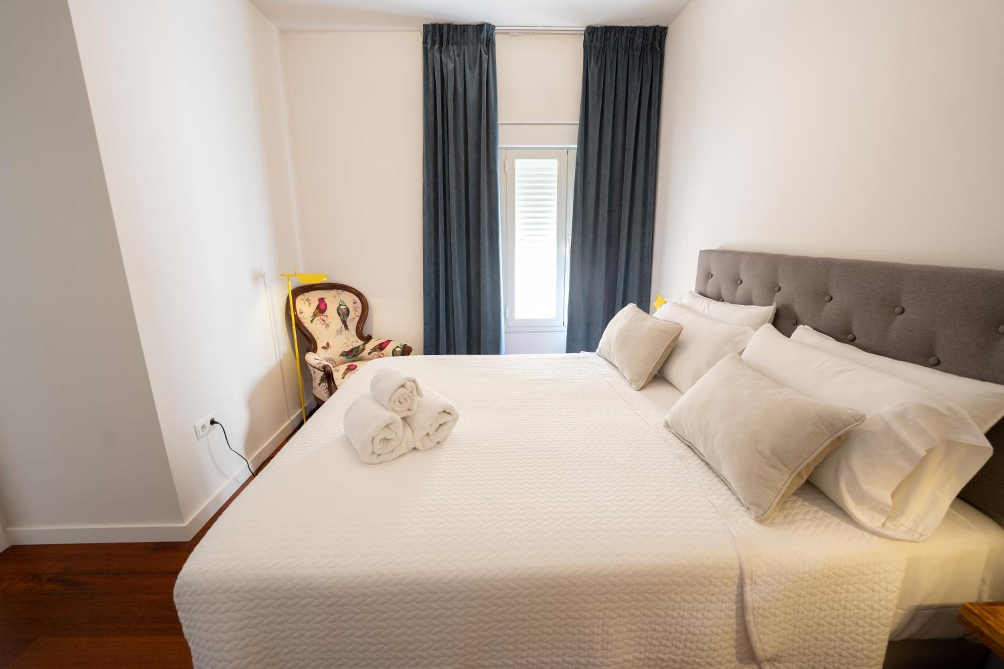 Plaza Mina Suites - Adults Recommended By Luxury Suites Cádiz Exterior foto A bedroom
