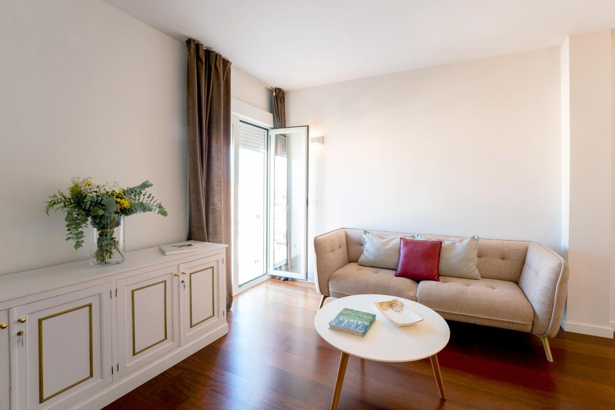 Plaza Mina Suites - Adults Recommended By Luxury Suites Cádiz Exterior foto A living room