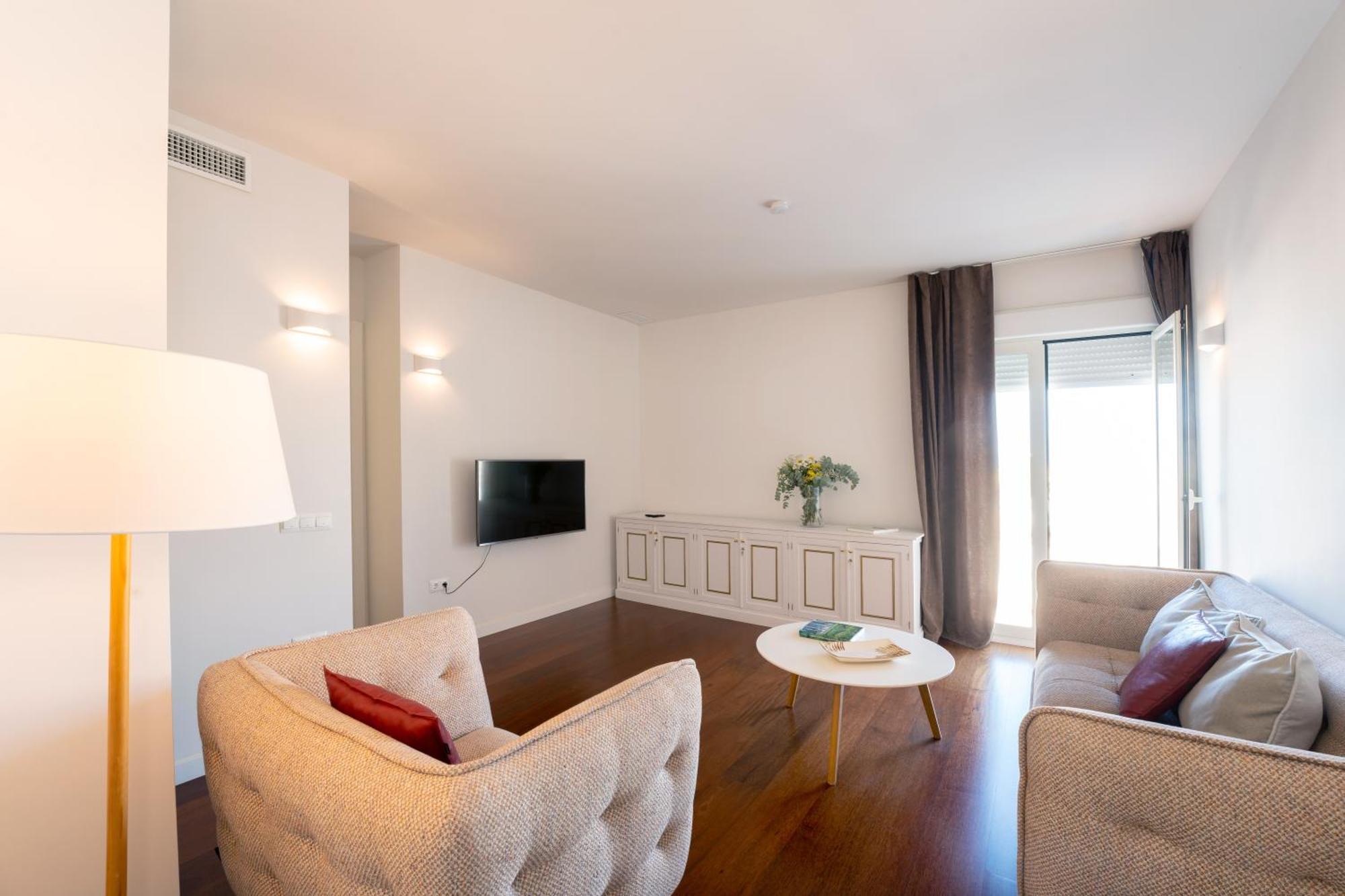 Plaza Mina Suites - Adults Recommended By Luxury Suites Cádiz Exterior foto A living room