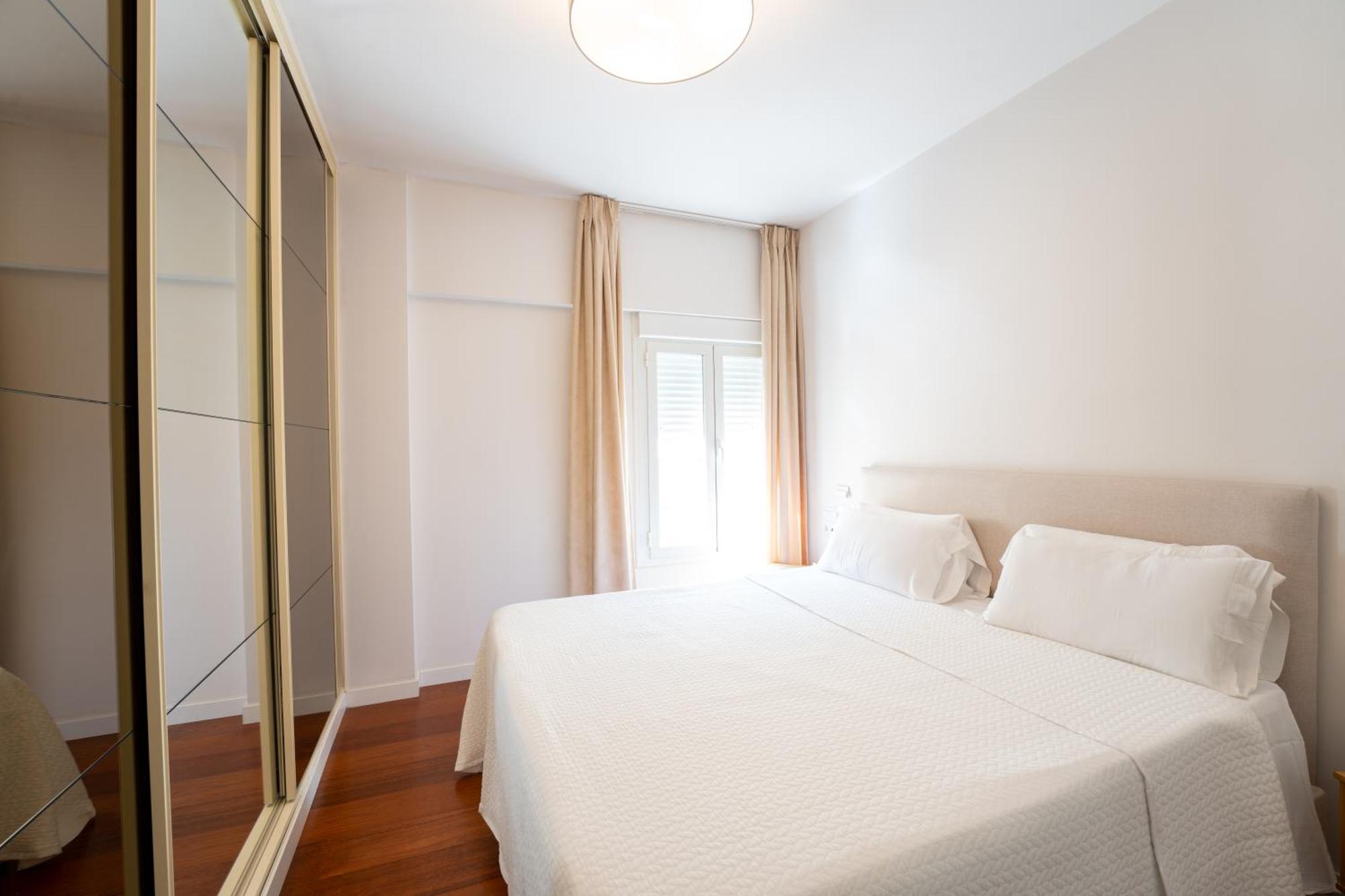 Plaza Mina Suites - Adults Recommended By Luxury Suites Cádiz Exterior foto A bedroom
