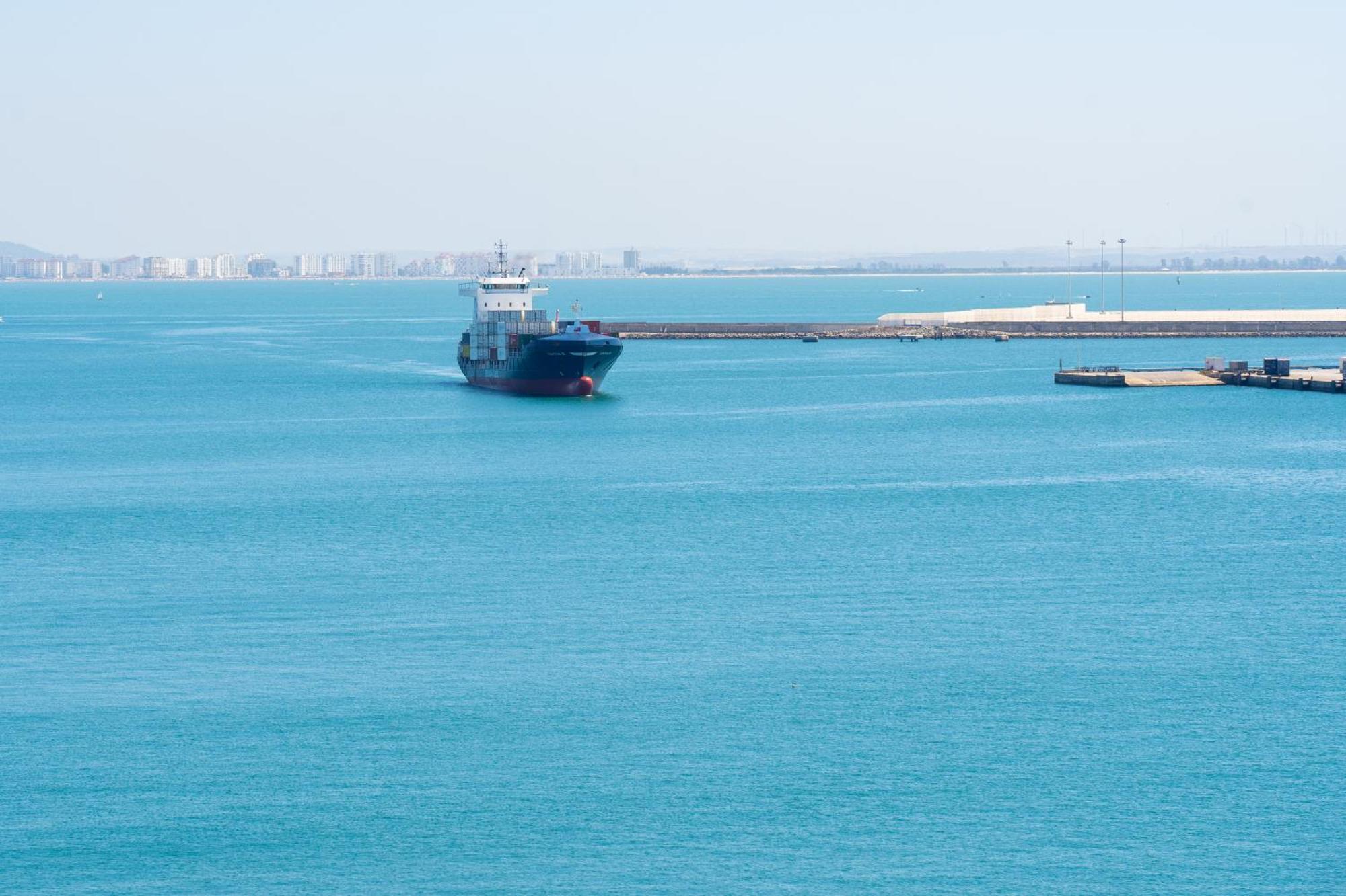 Plaza Mina Suites - Adults Recommended By Luxury Suites Cádiz Exterior foto The Port of Umm Qasr