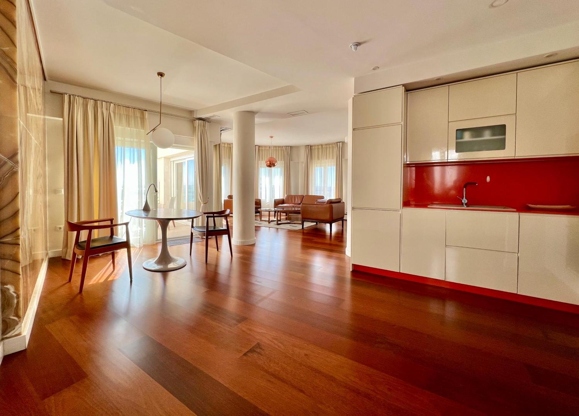 Plaza Mina Suites - Adults Recommended By Luxury Suites Cádiz Exterior foto A modern apartment in Belgrade